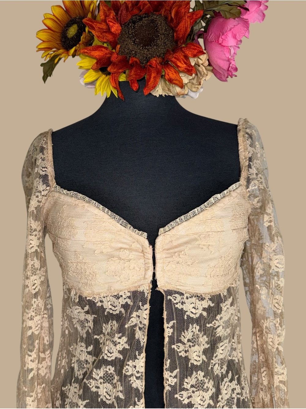 Arden B sheer floral lace flyaway top - Picture 3 of 16
